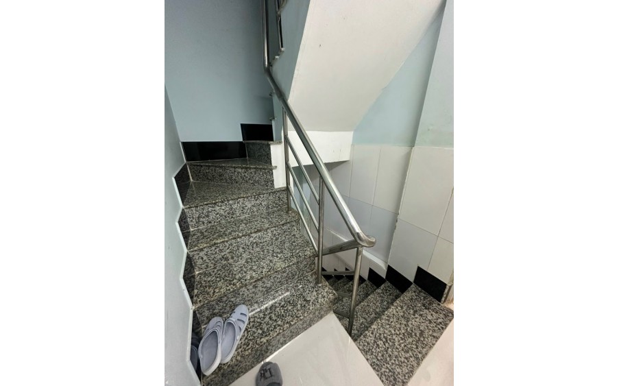 Sát MT tiền Trần Hứng Đạo Quận 5, Dt 3x8.5m. Chỉ 4.5 tỷ.